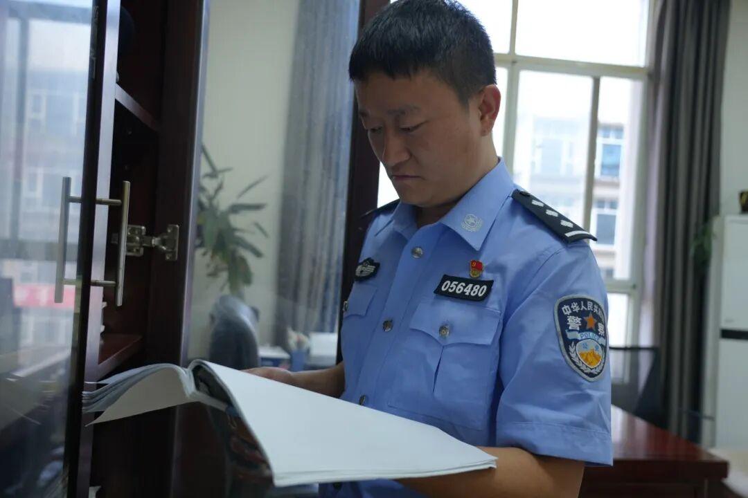 左舵：深山礪劍十年路，云端亮劍護安寧